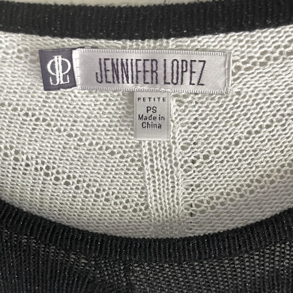 Sexy Jennifer Lopez Sweater with Chevron Pattern - Picture 6 of 7